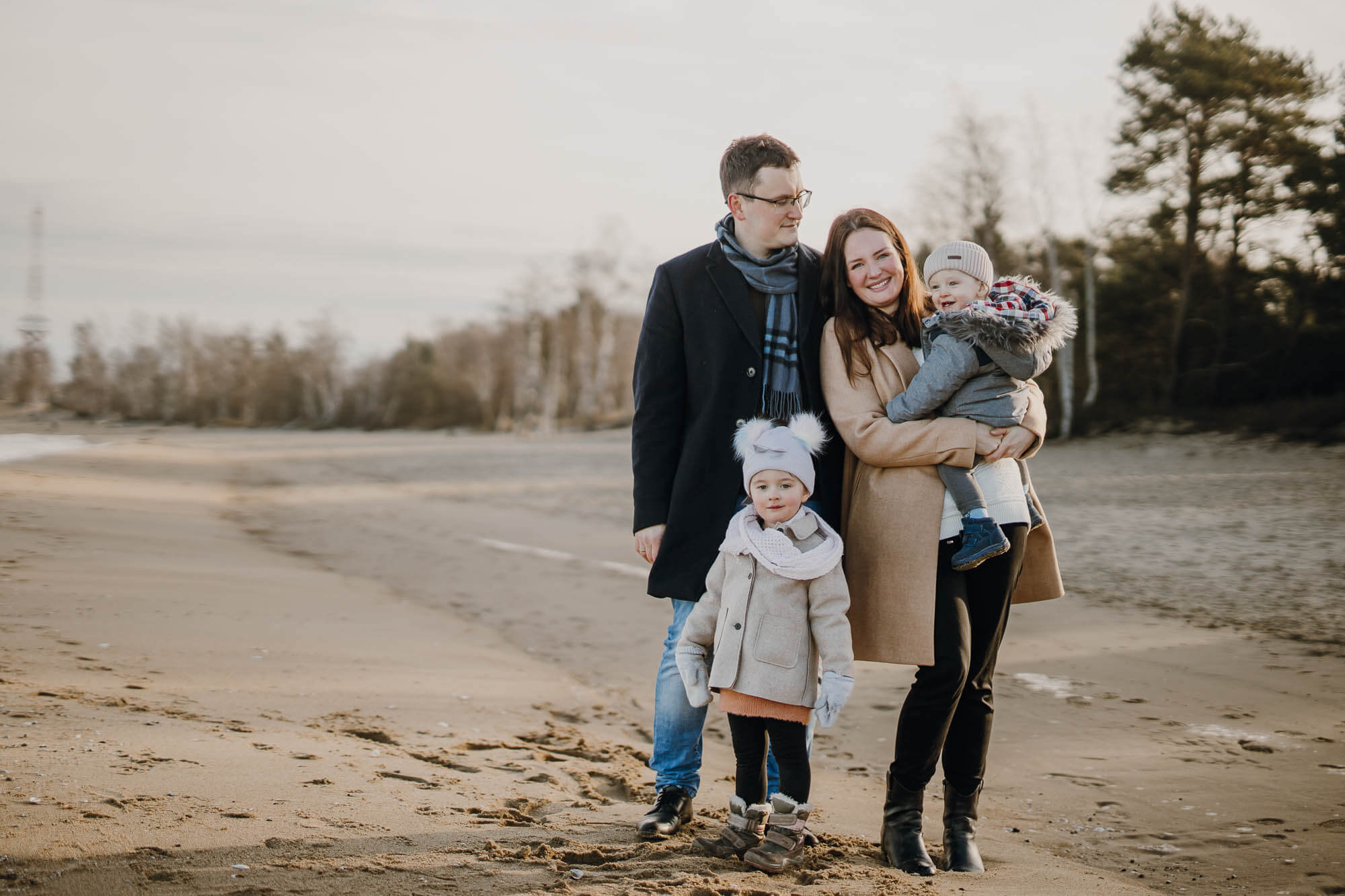 Zimowa sesja rodzinna nad morzem