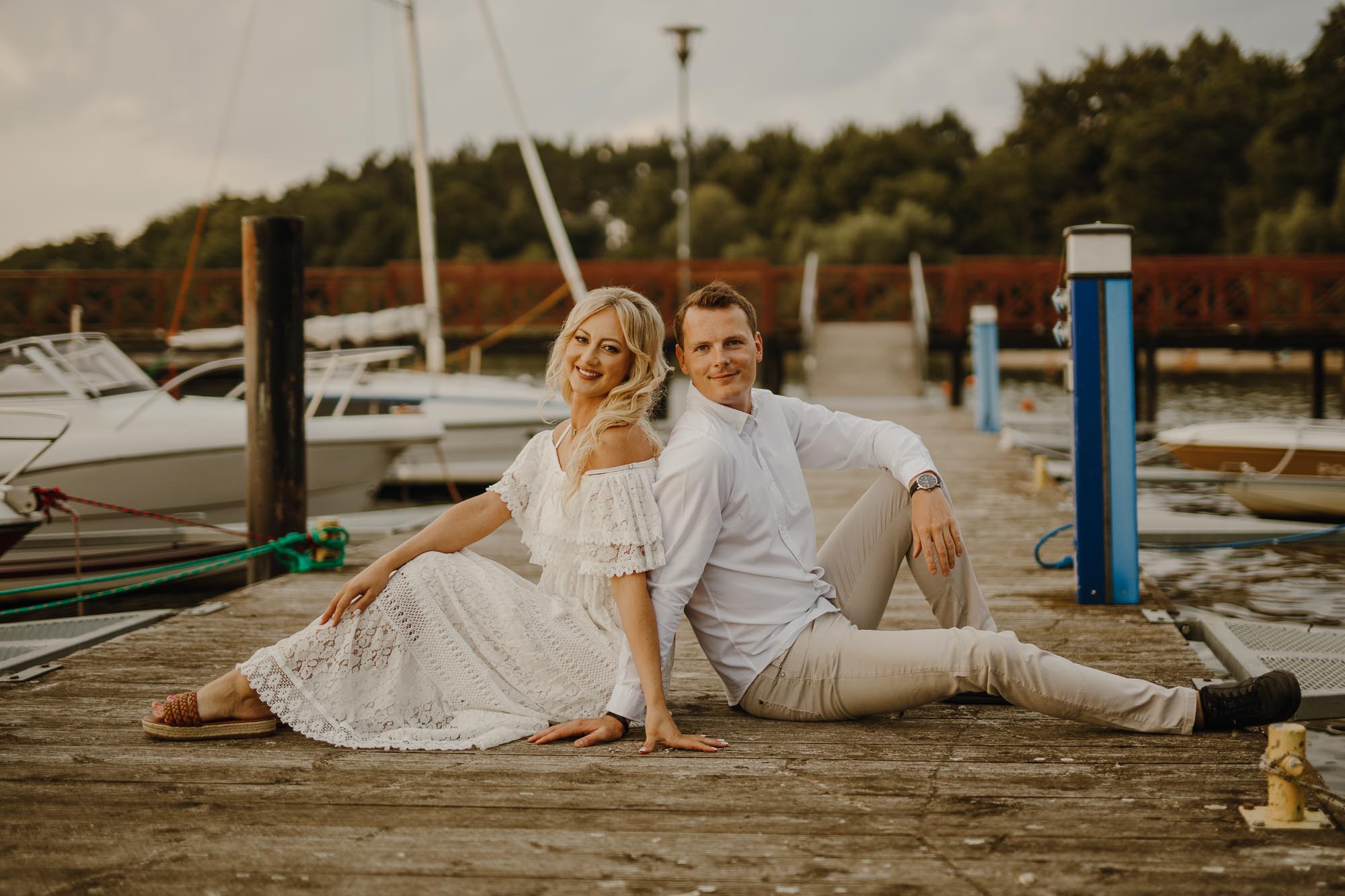 sesja narzeczeńska nad jeziorem