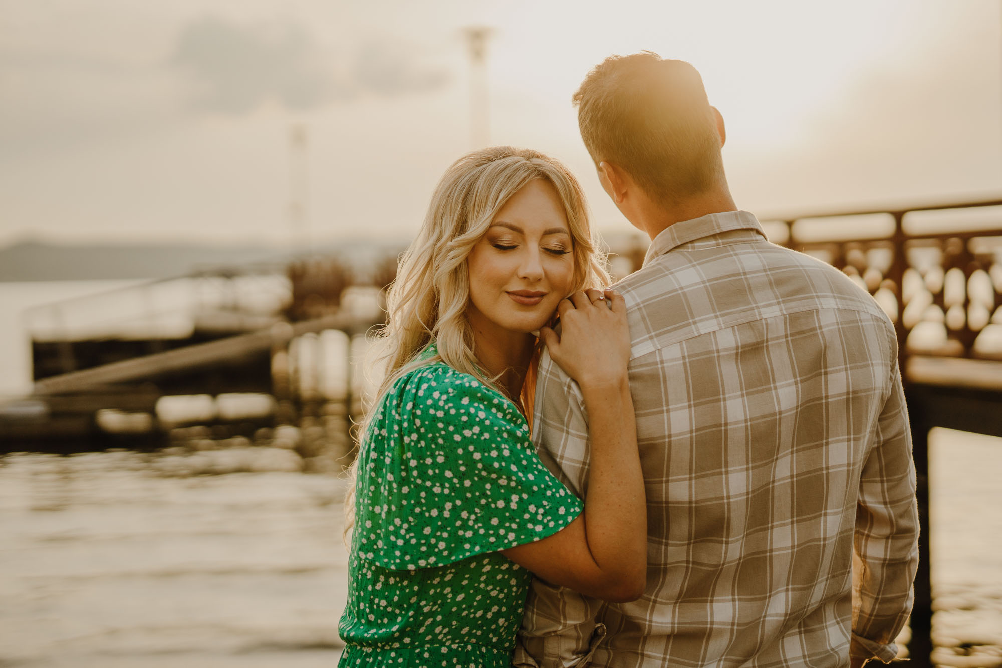 sesja narzeczeńska nad jeziorem