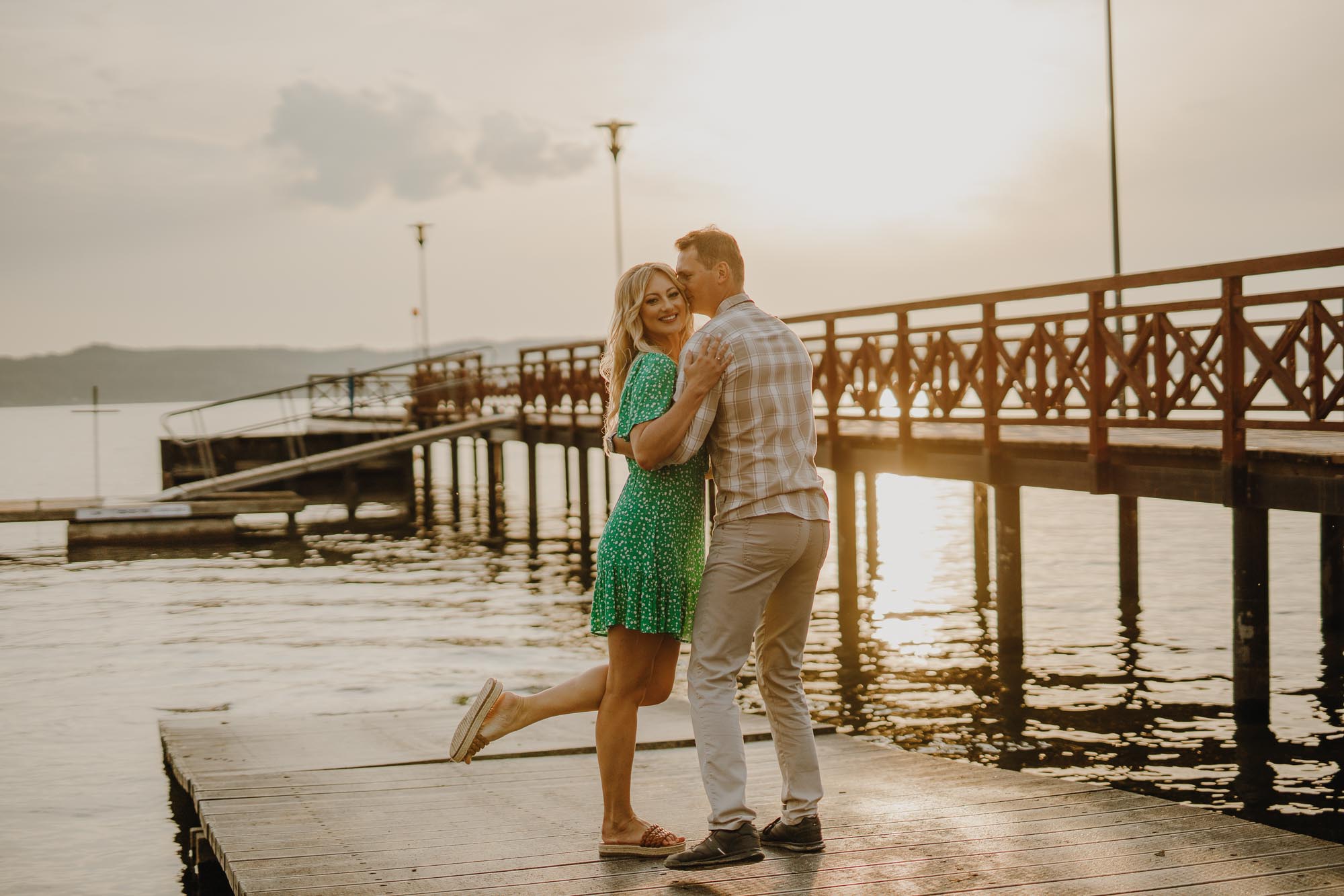 sesja narzeczeńska nad jeziorem