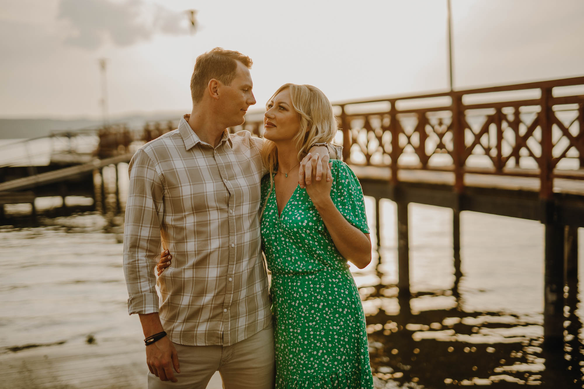 sesja narzeczeńska nad jeziorem