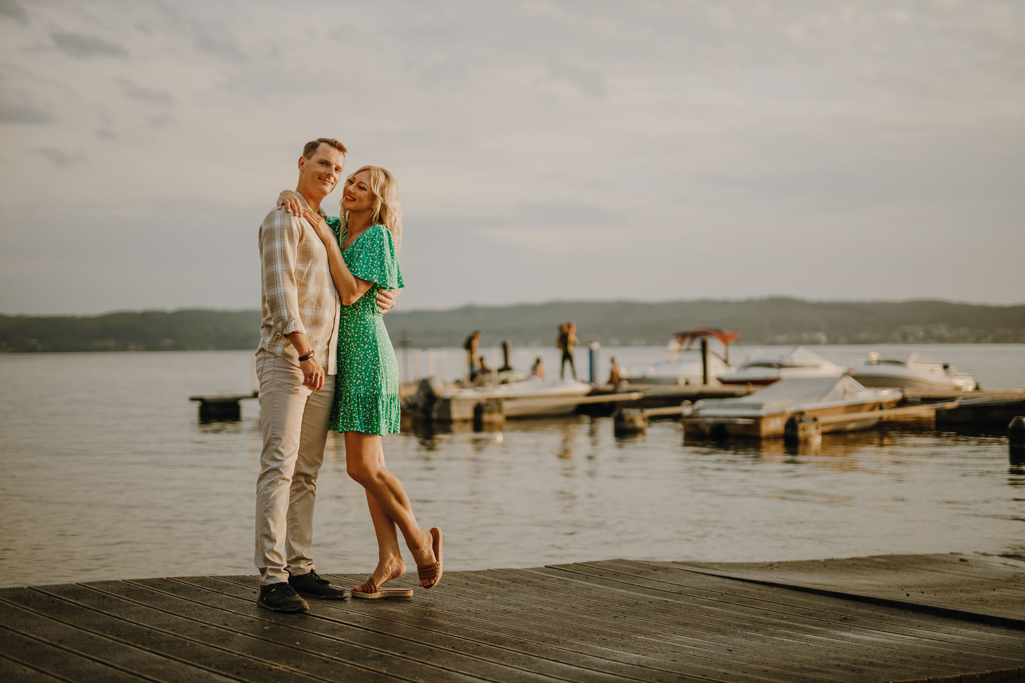 sesja narzeczeńska nad jeziorem